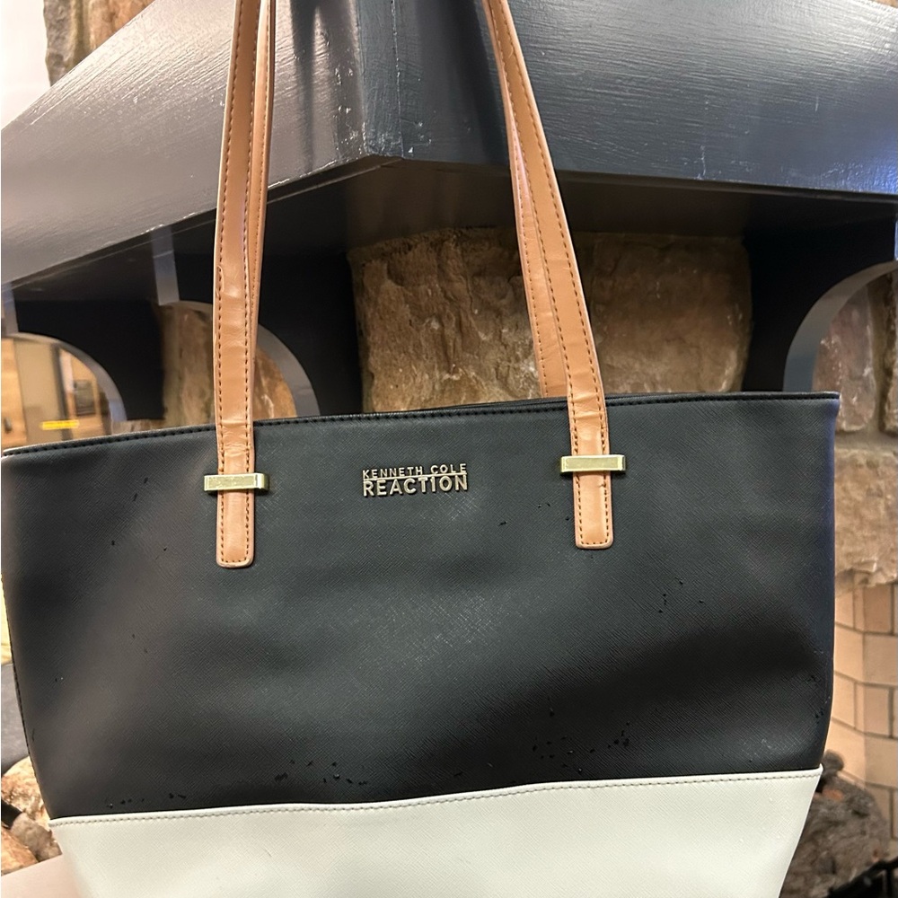 Kenneth Cole Reaction Black and White Tote Beautiful & Clean